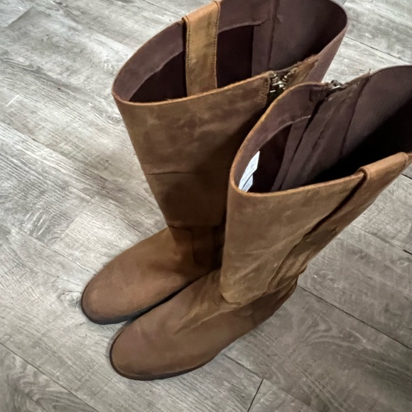 Timberland woman’s size 10 brown leather tall boot with ortholite sole - Picture 2 of 9